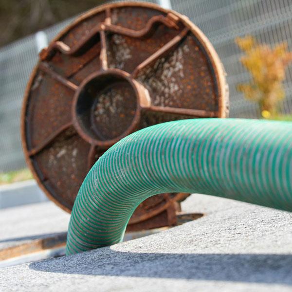 A illustration of happy drainage customer and drain engineer.